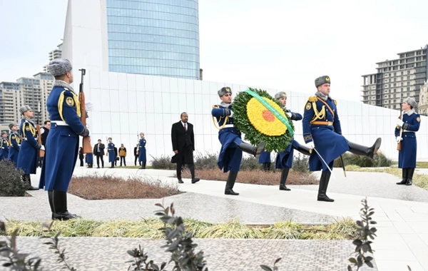 Efiopiyanın Baş naziri Bakıda Zəfər parkını ziyarət edib