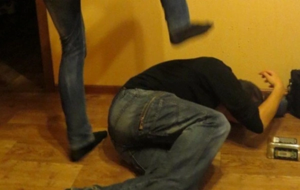 Ata və oğul Azəriqazın evə çağırdıqları əməkdaşını döyüblər?