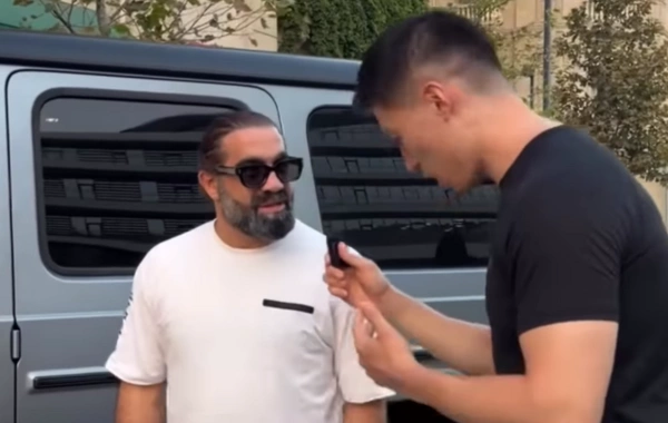 Məşhur blogerin Rafael Ağayevlə maraqlı dialoqu