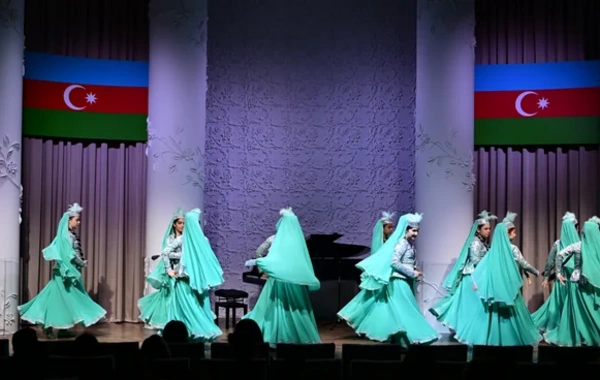 Leyla Əliyeva və Alyona Əliyeva Müstəqillik Gününə həsr olunmuş konserti izləyiblər