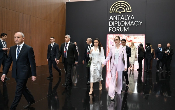 Mehriban Əliyeva Antalyada Fələstinə həsr olunan tədbirdə iştirak edib