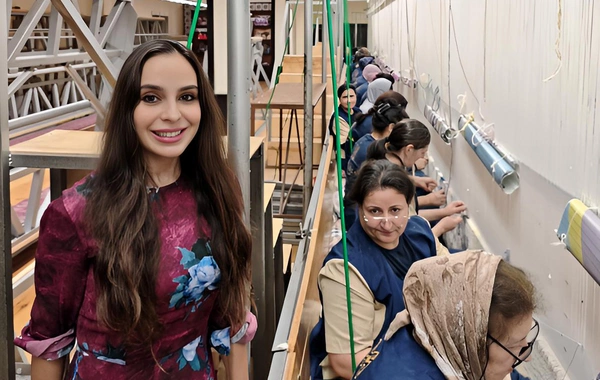 Leyla Əliyeva Şuşa məscidi üçün hazırlanan dünya xalçaçılıq tarixinin ən böyük dairəvi xalçası ilə tanış olub