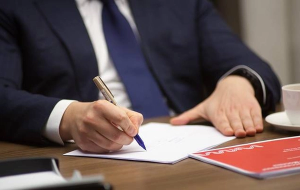 Azərbaycanda bəzi dövlət qulluqçularına verilən hədiyyələrlə bağlı YENİ TƏLƏB