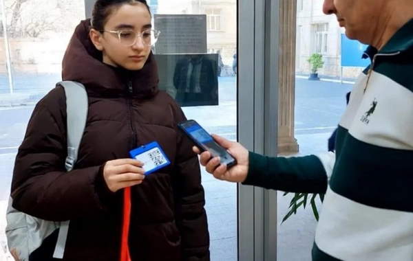 В бакинской школе внедрена система учета посещаемости на основе QR-кодов