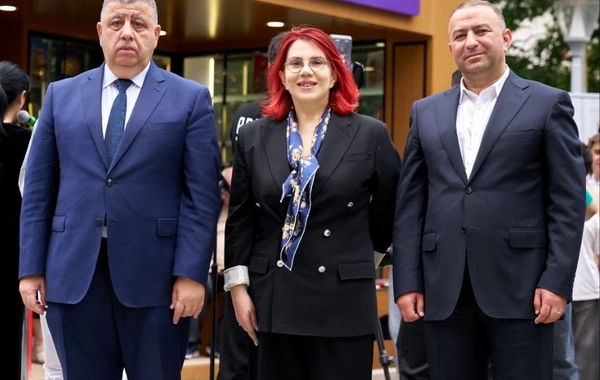 Şuşanın mərkəzində günəş enerjisi ilə işləyən "Kitab dayanacağı" istifadəyə verildi