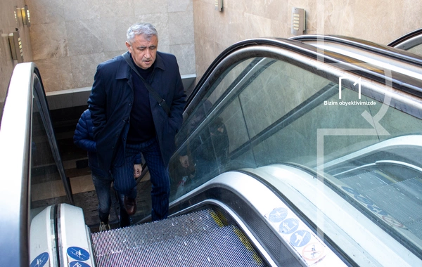 Почему эскалаторы у станции "Сахиль" не работают месяцами?