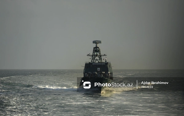 Предупреждение в связи с сильным штормом на Каспии