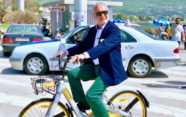 Tanınmış aparıcı Azər Qəribovun adından DƏLƏDUZLUQ