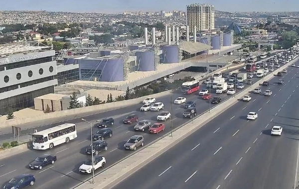 Bakının bir sıra yollarında tıxac yaranıb