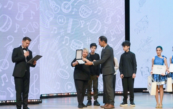 Leyla Əliyeva və Alyona Əliyeva  mükafatlandırma mərasimində iştirak ediblər