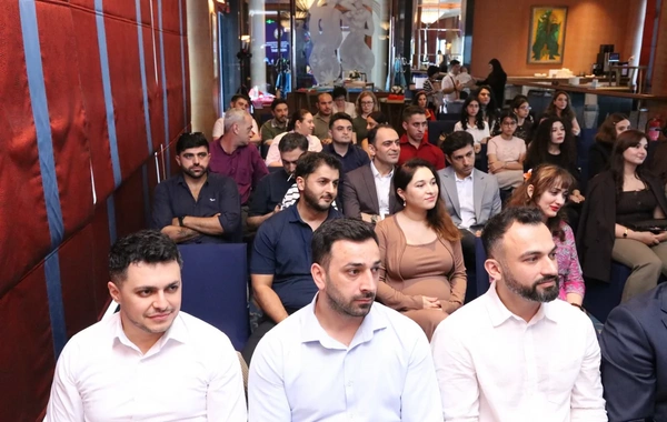 Fuad Muradov Vyetnama səfər edib, Azərbaycan icması ilə görüşüb