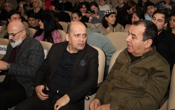 Şuşa Dövlət Musiqili Dram Teatrında inkluziv bir qizin mono tamaşası