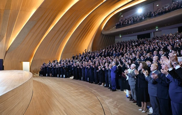 YAP-ın VIII Qurultayı keçirilib, İlham Əliyev çıxış edib