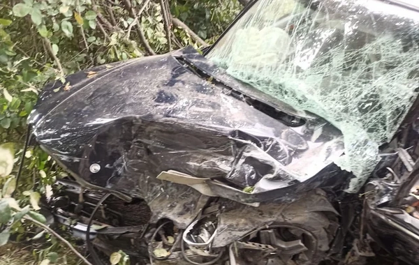 Bakı-Quba yolunda "Mercedes" yük maşınına çırpıldı, beş nəfər xəsarət aldı
