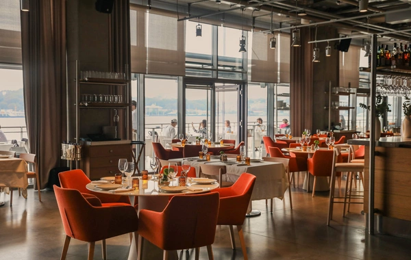 Bakıda məşhur restoran işçilərin maaşını vermir?