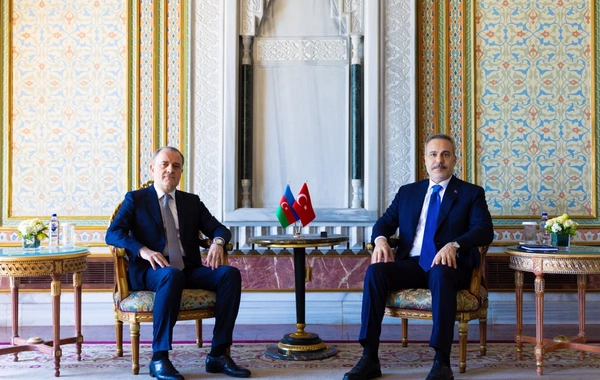 Ceyhun Bayramov İstanbulda Hakan Fidanla görüşüb
