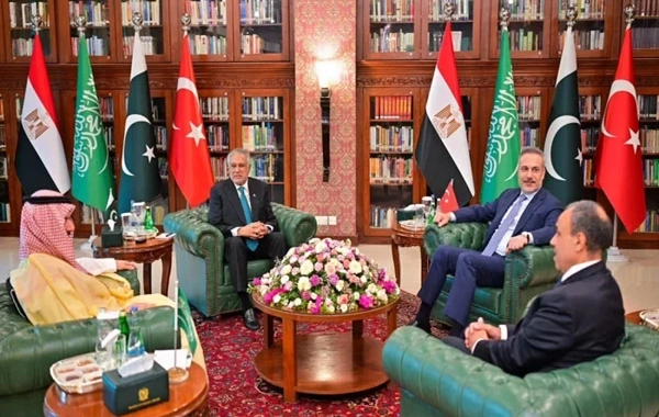 İslamabadda död ölkənin XİN rəhbəri görüşdü