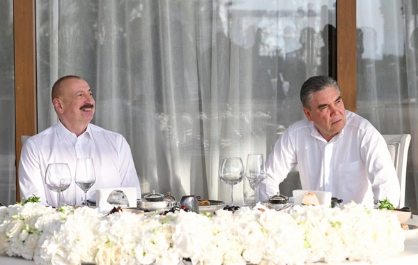 Prezident İlham Əliyev və Qurbanqulu Berdiməhəmmədov birgə nahar ediblər