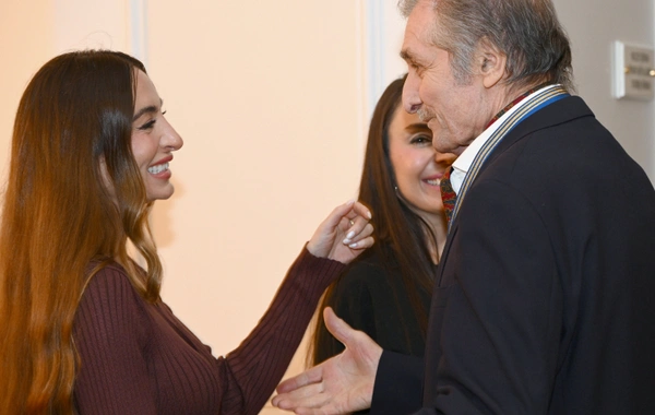Prezident İlham Əliyev, birinci xanım Mehriban Əliyeva və ailə üzvləri "Mənim Abşeronum: Üstə gəl" adlı retrospektiv sərgi ilə tanış olublar