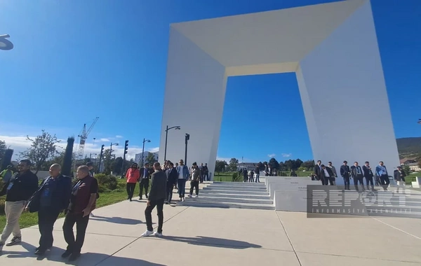 Din xadimləri Xankəndidə Zəfər parkı və Zəfər meydanını ziyarət ediblər