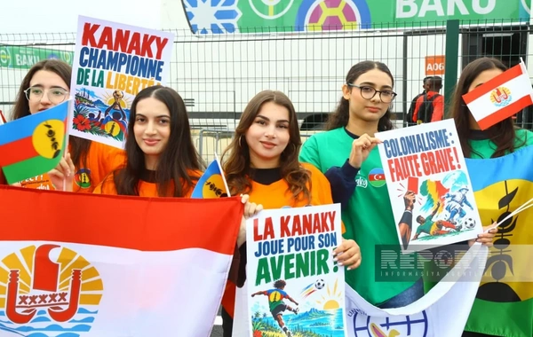Yeni Kaledoniya və Fransız Polineziyasından olan azarkeşlər Bakıda aksiya keçiriblər