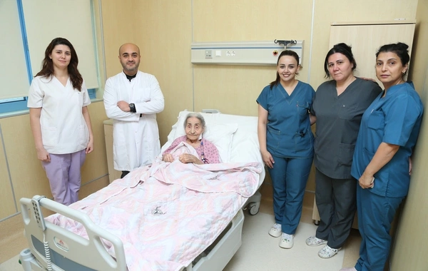 Yeni Klinikada 90 yaşlı pasiyent üzərində yüksək riskli əməliyyat uğurla icra edilib