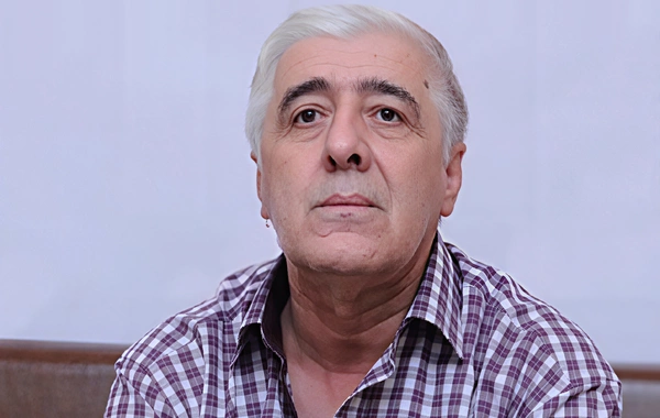 Əjdər Həmidovun eşq elan etdiyi Əməkdar artist kim idi?