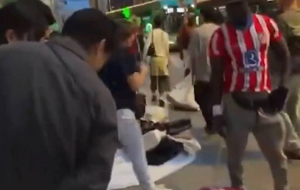 Lüks brend mağazalarını talan edib, küçələrdə satırlar