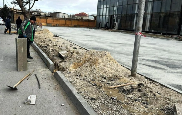 Paytaxtda bir neçə ərazidə piyada səkilərinə qanunsuz müdaxilələrin qarşısı alınıb