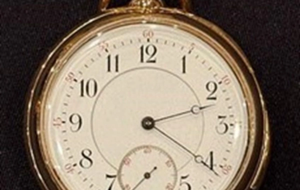 Titanikdə həyatını itirən cütlüyün saatı rekord qiymətə satılıb