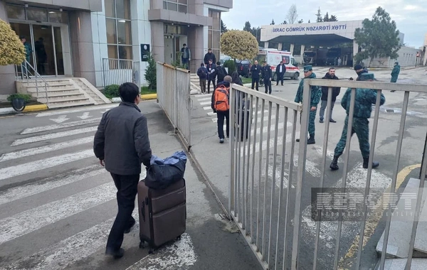 İtaliya səfirliyinin 45 nəfərlik heyəti Azərbaycan vasitəsilə İrandan təxliyə edilib