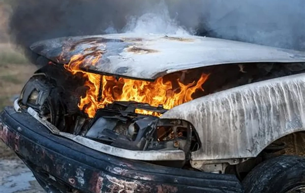 Naxçıvanda sərxoş kişi avtomobilini yandırdı