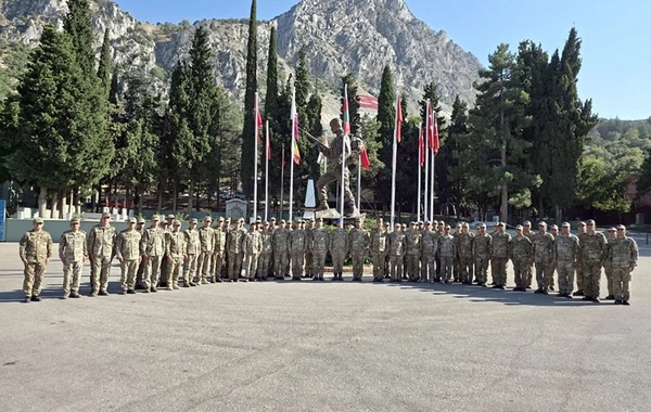 Əlahiddə Ümumqoşun Ordunun hərbi qulluqçuları Türkiyədə keçirilən komando kursunda iştirak edirlər