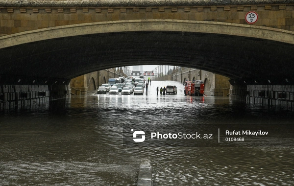 В Баку затопило Багировский мост