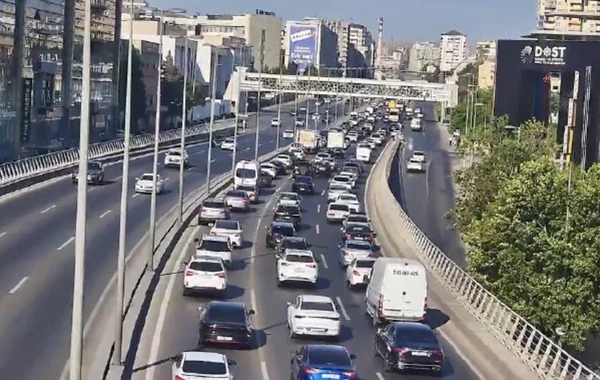 Bakıda yalnız iki istiqamətdə tıxac yaranıb