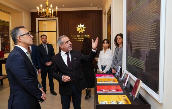 Komitə sədri Azərbaycan Bəhailəri Dini Mərkəzinin fəaliyyəti ilə tanış olub