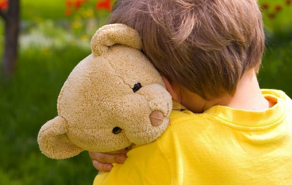 Sosial şəbəkədə canlı yayımda anası tərəfindən zorakılığa məruz qalan azyaşlı uşaq müəssisəsinə yerləşdirilib