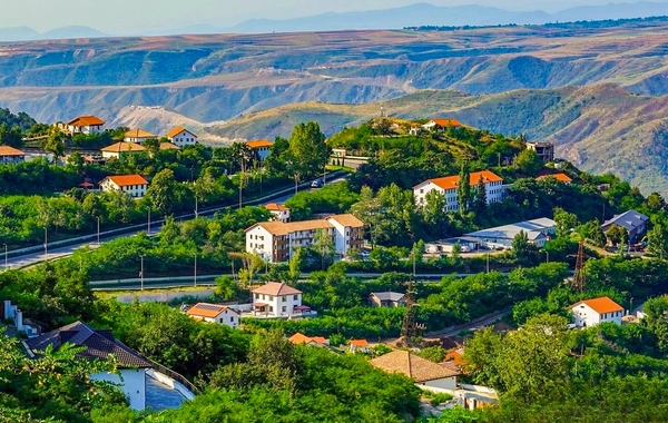 Laçında ermənidən evinin 30 illik kirayə haqqını istədi