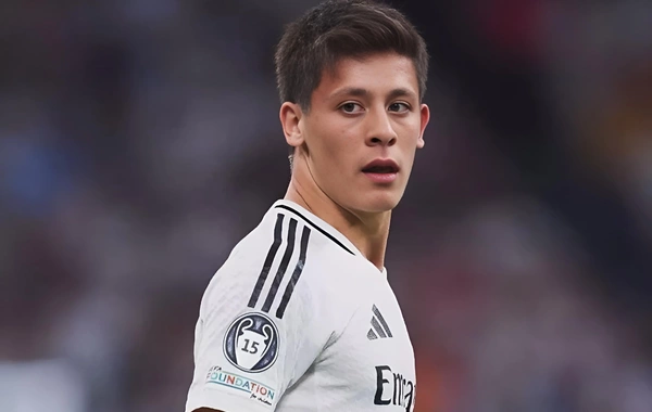 Arda Gülerdən 20 milyon dollarlıq JEST: "Heç kim səkilərdə yatmamalıdır!"