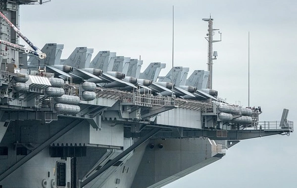 ABŞ aviadaşıyıcısı Yaxın Şərqə doğru hərəkət edərkən transponderini söndürüb