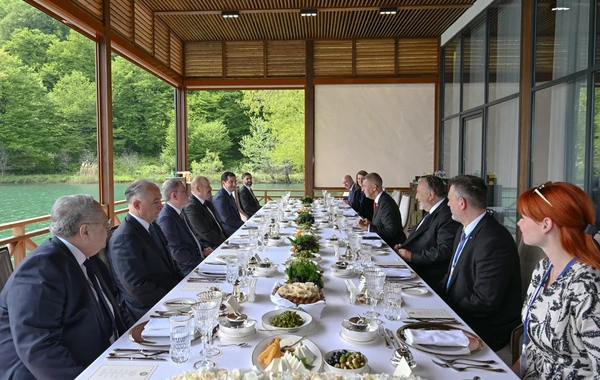 Qəbələdə Prezident İlham Əliyevin adından Çexiyanın Baş nazirinin şərəfinə rəsmi lanç verilib