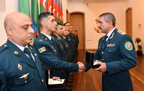 Hərbi əməliyyatlarda fədakarlıq göstərmiş tibb heyəti təltif edilib