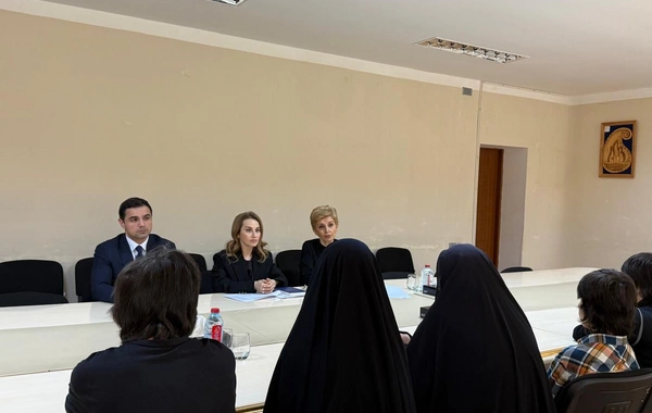 Ombudsman Suriyadan gətirilən Azərbaycan vətəndaşları ilə görüşüb