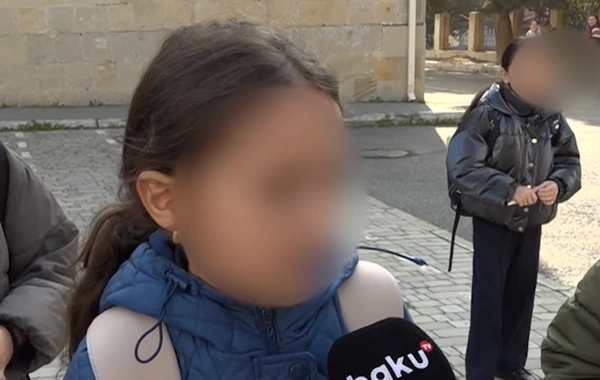 Direktorun oğlu da daxil, şagirdlər məktəbdə elektron qəlyan çəkirlər?