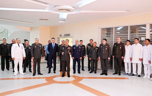Zakir Həsənov Baş Klinik Hospitalı ziyarət edib