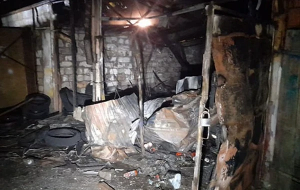 Şəkidə təmir olunan maşın yanaraq kül oldu
