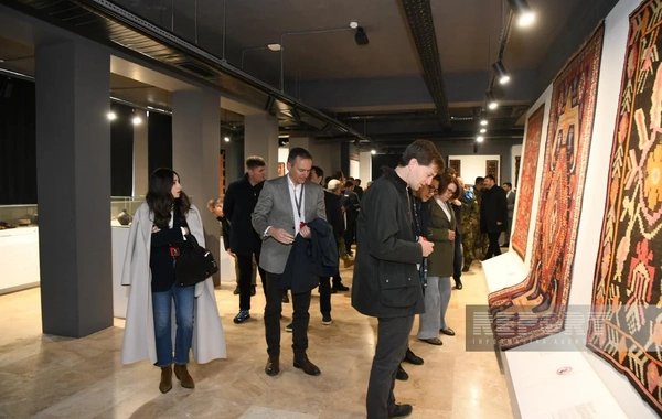 Diplomatik korpusun nümayəndələri Şuşadakı xalça muzeyi ilə tanış olublar
