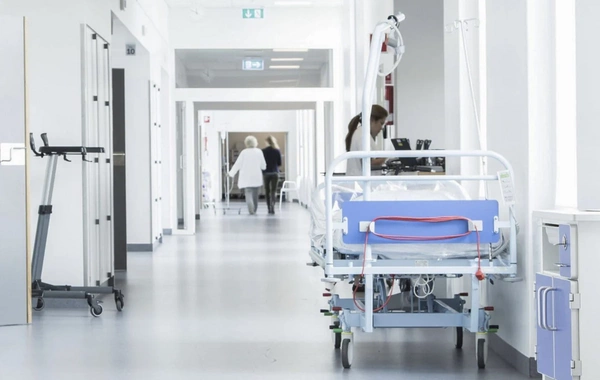 Gəncədə xəstəxanada sistem köçürülən 1 yaşlı körpə ölüb