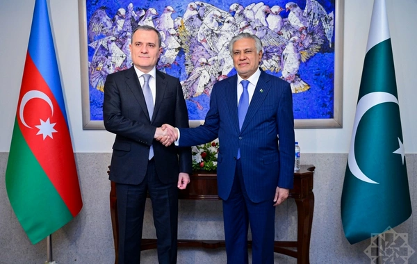 Ceyhun Bayramov pakistanlı həmkarı ilə görüşüb