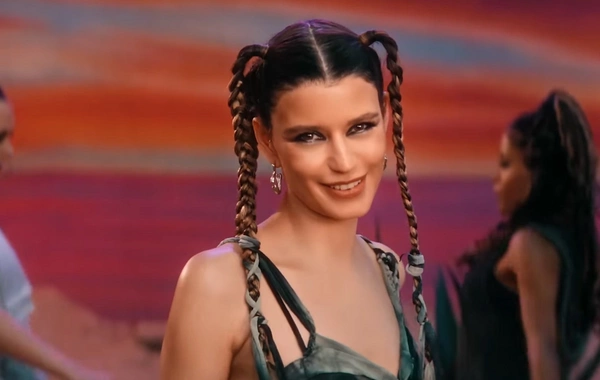 Beren Saatın bəyənilməyən klipi 2 milyon izlənildi